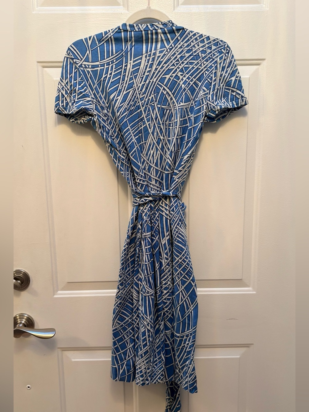 Diane von Furstenberg wrap dress. - Picture 7 of 7